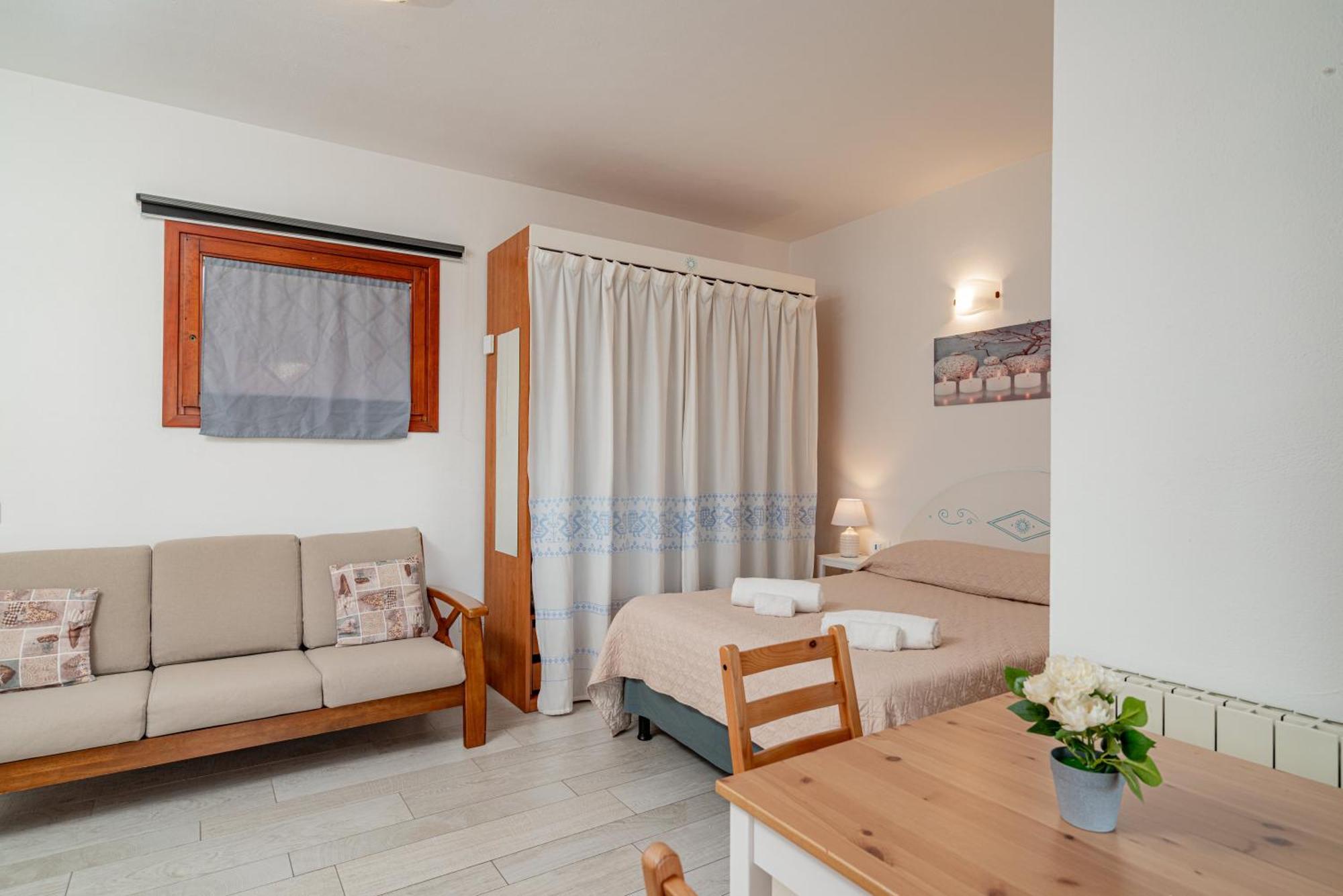 Studio'S Pavese Olbia Buitenkant foto